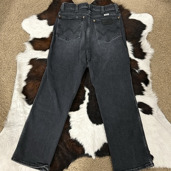 Women’s Black Wranglers - Picture 3 of 5